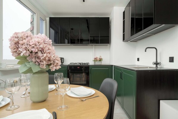 Fridge, microwave, oven, stovetop