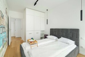 1 habitación, escritorio, tabla de planchar con plancha y wifi 
