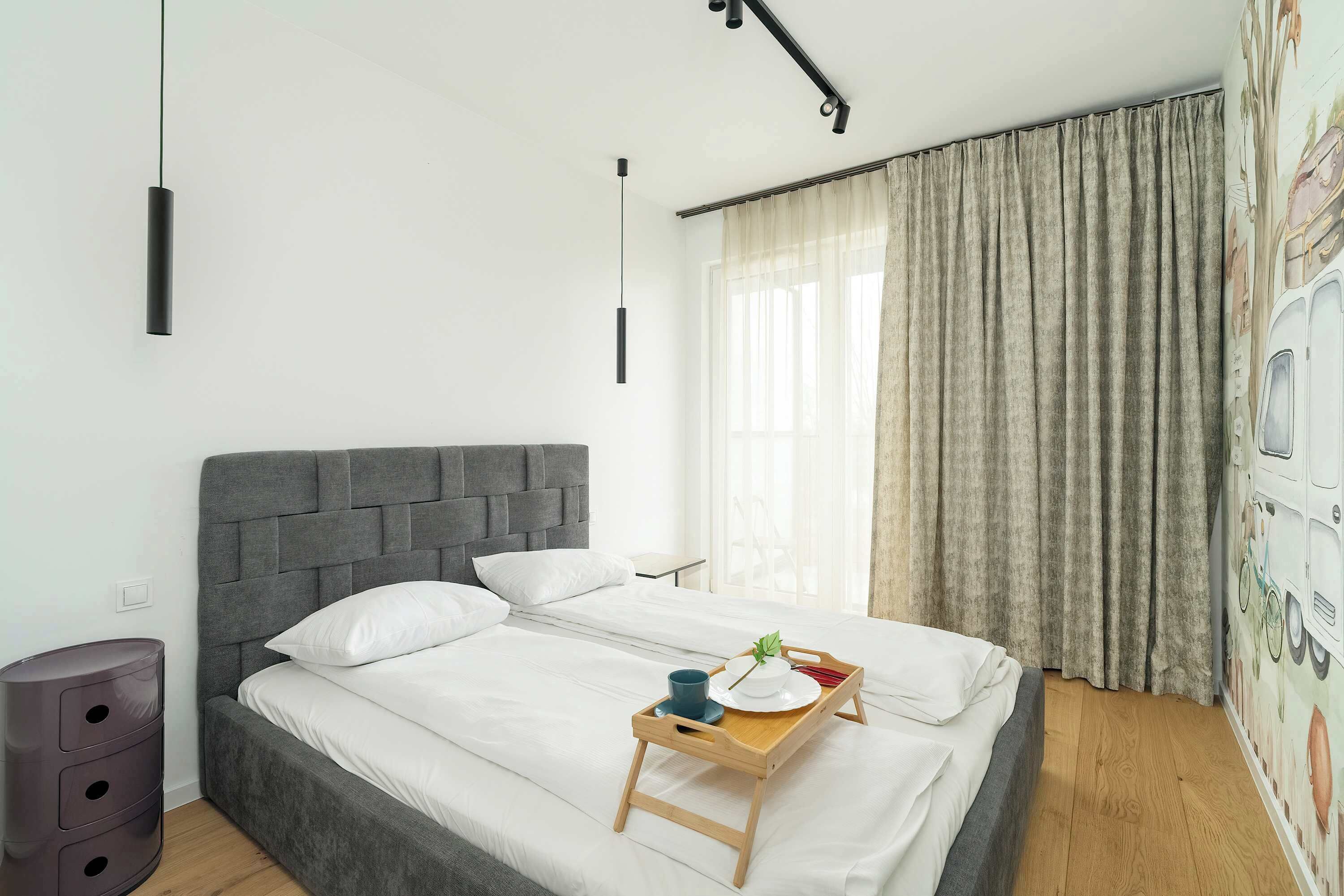 1 habitación, escritorio, tabla de planchar con plancha y wifi 