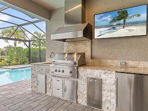 Property grounds - Gorgeous 3-bedroom house with private pool in fabulous Naples (Naples)