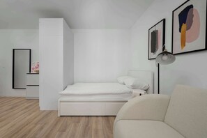 Iron/ironing board, travel cot, WiFi, bed sheets - Modern Studio with a Balcony | Near the River (Wrocław)