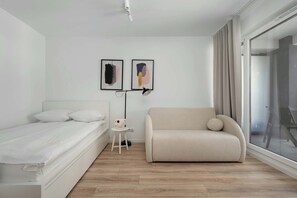 Iron/ironing board, travel crib, WiFi, bed sheets