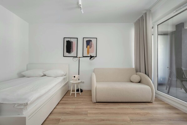 Iron/ironing board, travel cot, WiFi, bed sheets