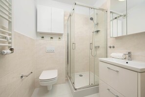 Shower, hair dryer, towels, shampoo