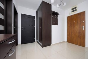 Interior - Spacious Apartment for 6 Persons | Balcony and Workspace (Warszawa)