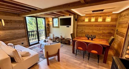 CHALET LILOU, small renovated chalet facing the slopes