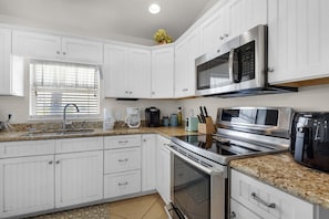 House, Multiple Beds (Seaside Serenity) | Private kitchen