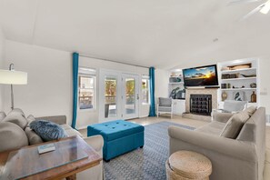 Maison, plusieurs lits (Seaside Serenity) | Coin séjour