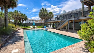 Huis, Meerdere bedden (Seaside Serenity) | Zwembad | Een buitenzwembad