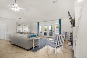 Hus - flera sängar (Seaside Serenity) | Vardagsrum