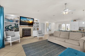 Casa, varias camas (Seaside Serenity) | Zona de estar
