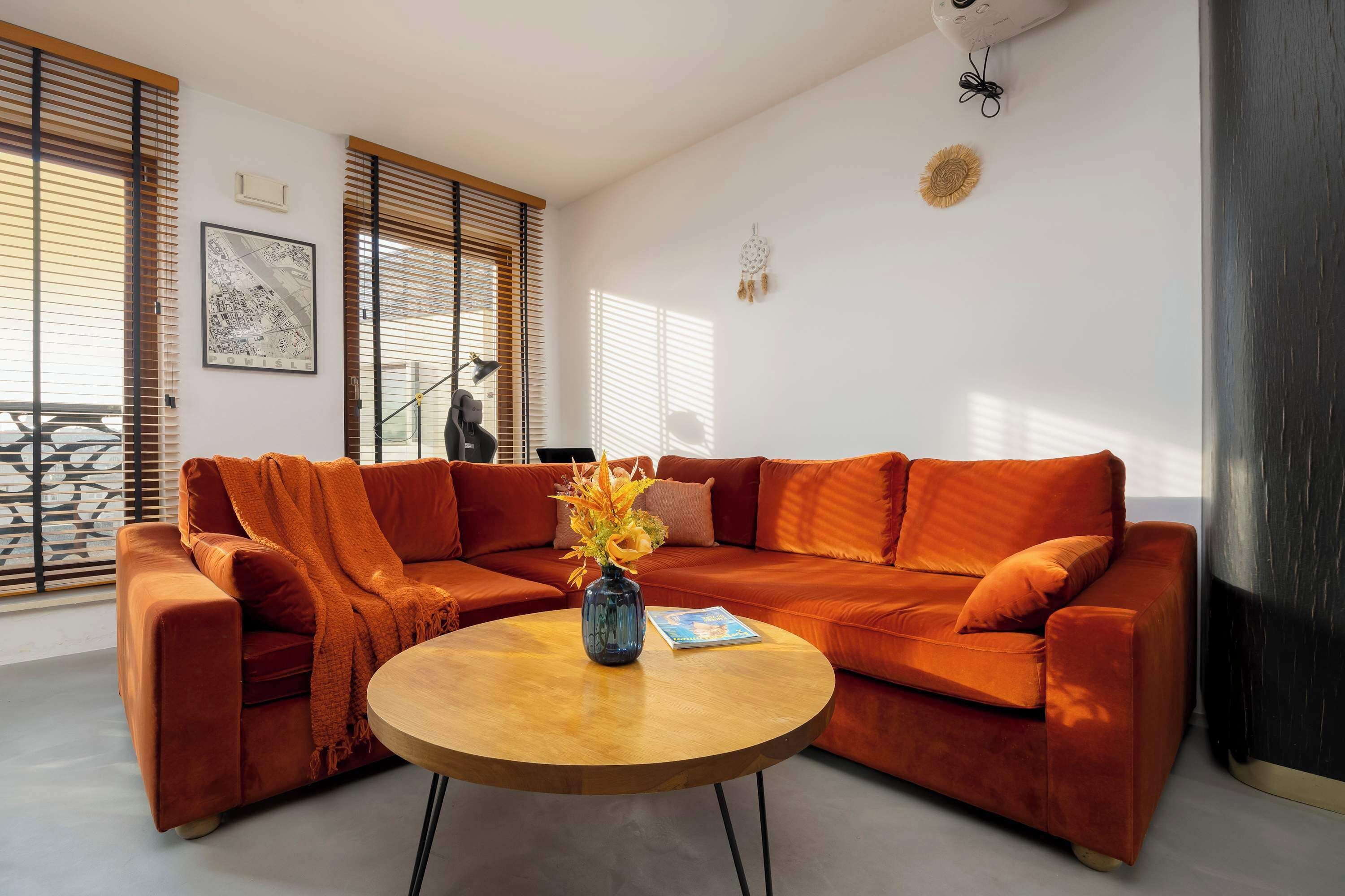 Televisión y oficina 