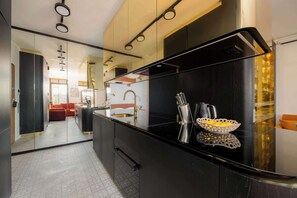 Kühlschrank, Ofen, Herdplatte, Geschirrspüler