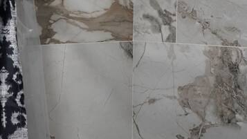 Toallas y papel de baño