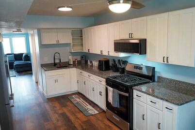 2nd Floor Lakeview 2-Bedroom Condo in Geneva U3