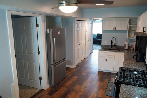 2nd Floor Lakeview 2-Bedroom Condo in Geneva U3