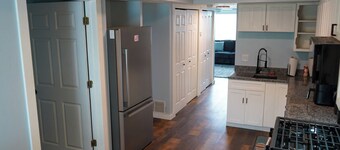 2nd Floor Lakeview 2-Bedroom Condo in Geneva U3