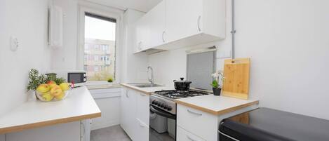 Fridge, microwave, oven, stovetop