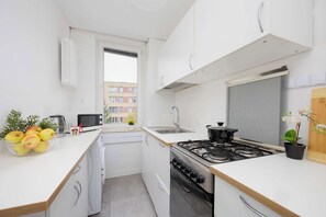 Fridge, microwave, oven, stovetop - Spacious Apartment for Family | Balcony and Close to Metro (Warszawa)