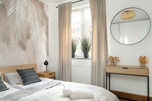 Iron/ironing board, WiFi, bed sheets