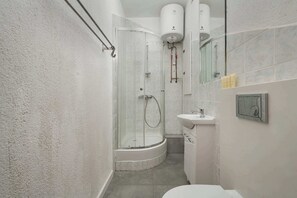 Shower, hair dryer, shampoo