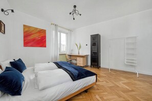 2 chambres, fer et planche à repasser, Wi-Fi, draps fournis