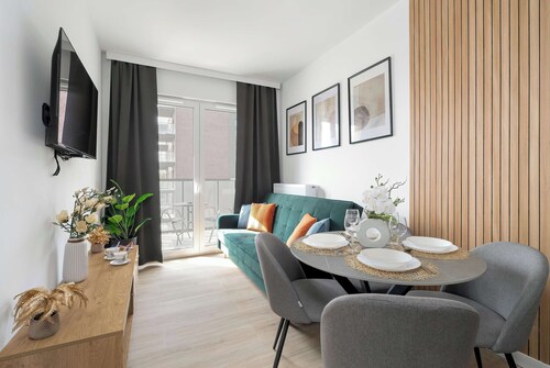 Tasteful Apartment with Parking and Gym by Noclegi Renters