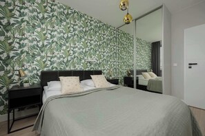 2 bedrooms, desk, iron/ironing board, travel crib