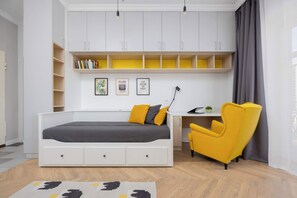 Desk, iron/ironing board, travel cot, WiFi - Targowa 21 | Bright Studio | Close to PGE (Warszawa)