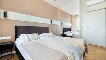 1 bedroom, iron/ironing board, travel crib, WiFi