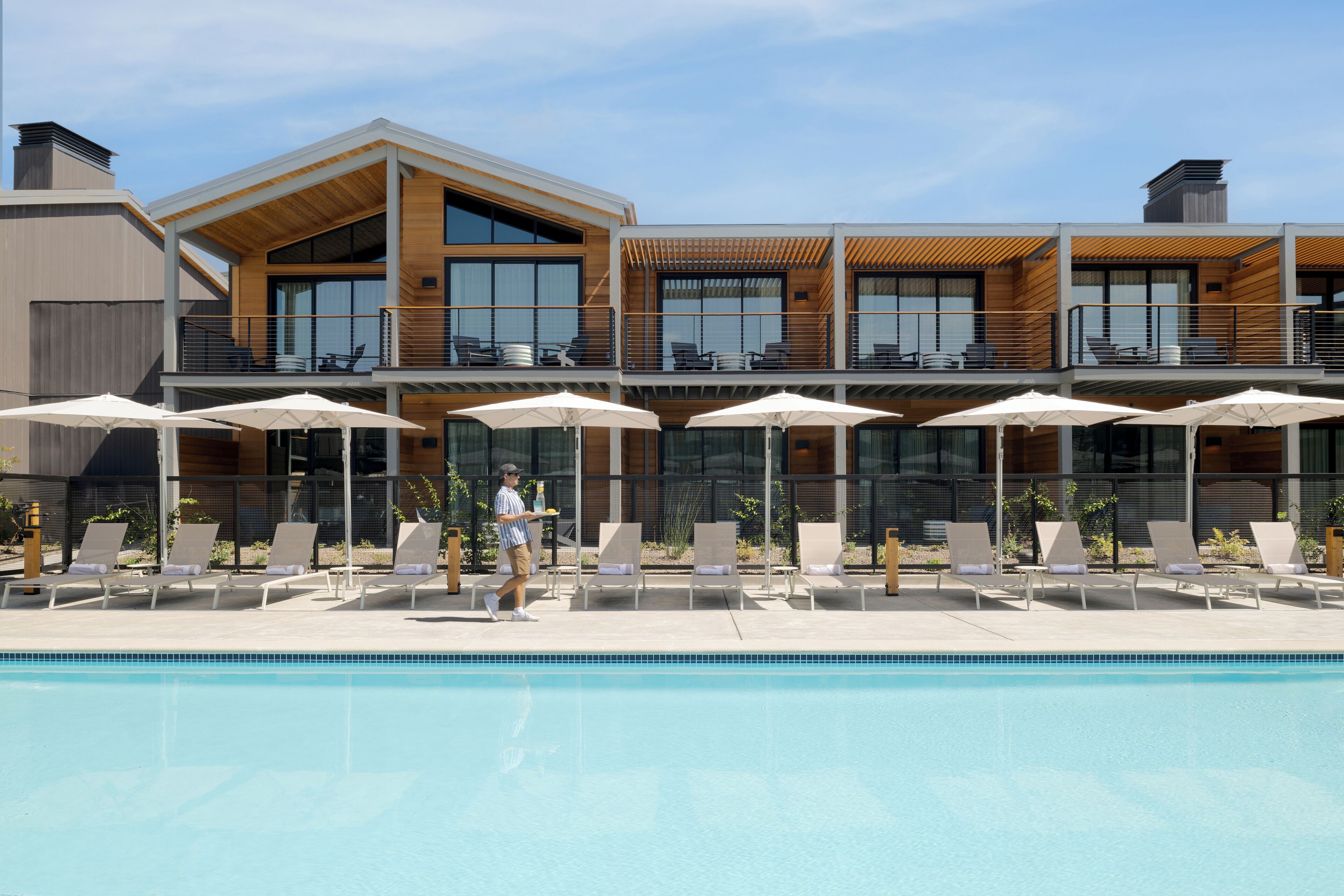 2 piscines extérieures, cabanons gratuits, parasols de plage