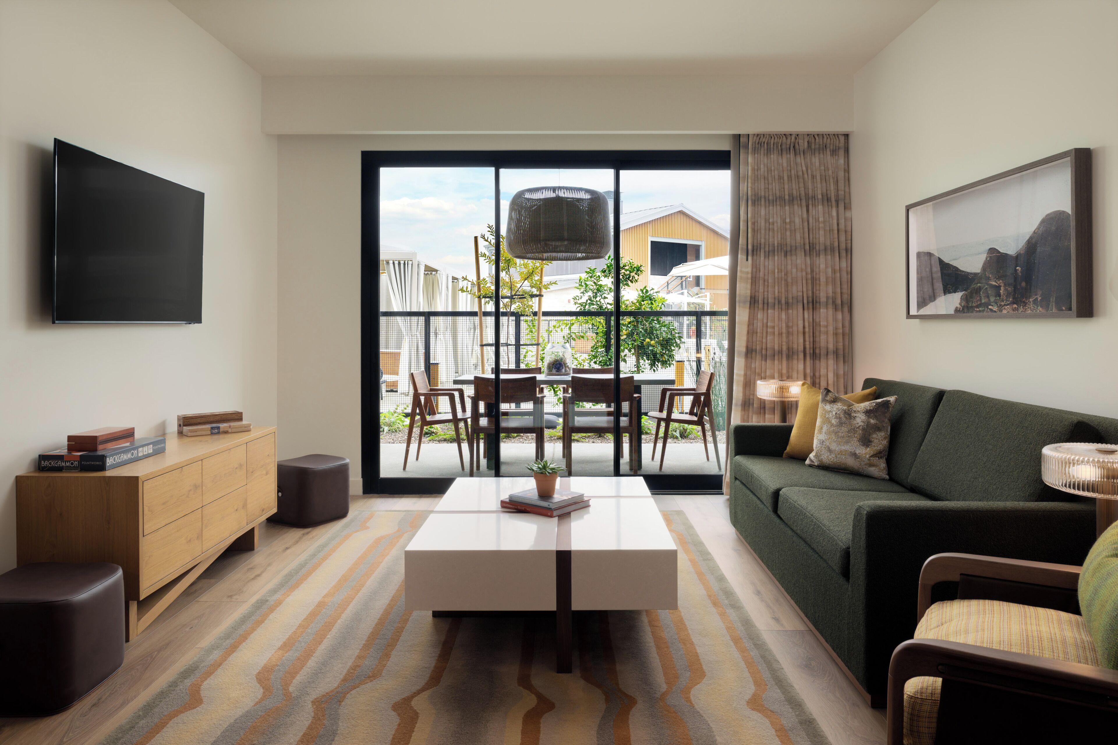 48-英寸智能电视（配备有线频道）