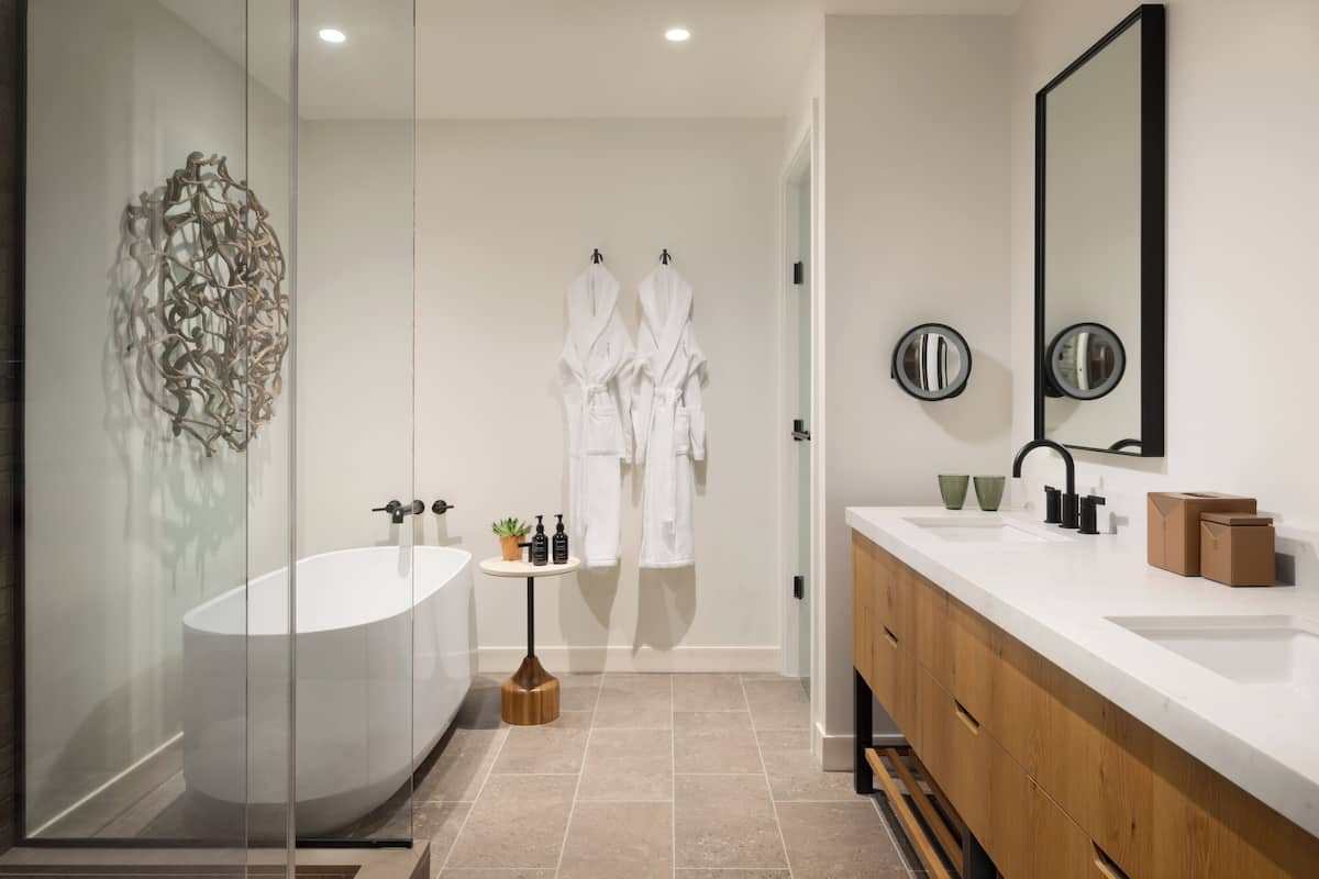 Ensemble douche/baignoire, douche à « effet pluie »