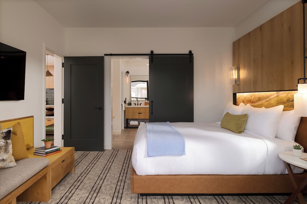 Suite, 1 Bedroom | Egyptian cotton sheets, premium bedding, Tempur-Pedic beds, in-room safe