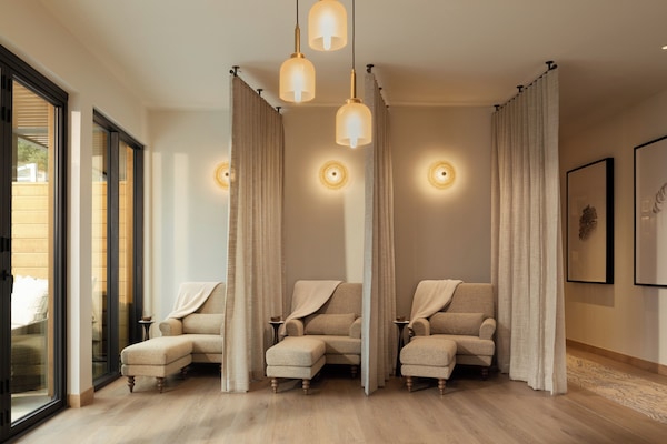 Body treatments, aromatherapy, hot stone massages, deep-tissue massages