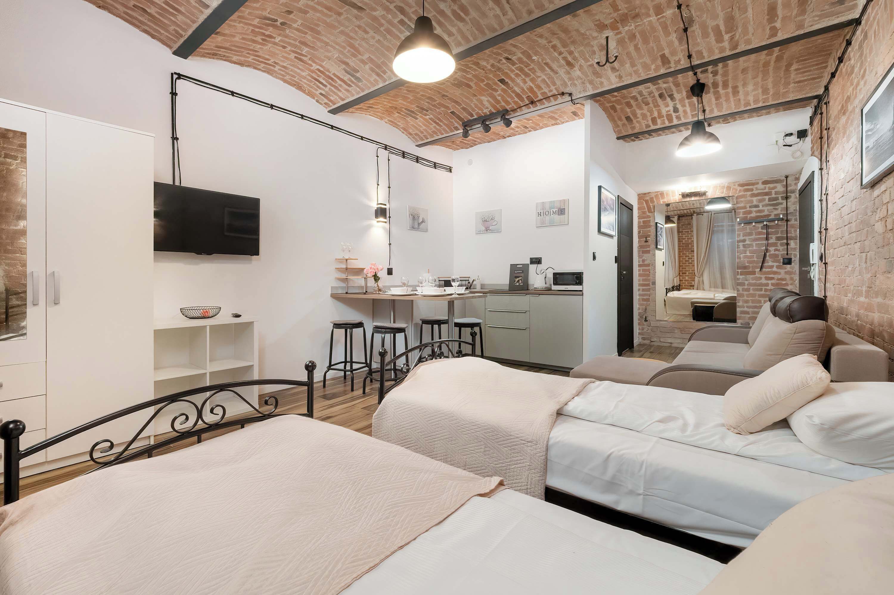 Iron/ironing board, travel crib, WiFi, bed sheets