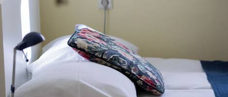 1 habitación, tabla de planchar con plancha, wifi y ropa de cama