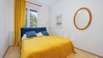 1 bedroom, desk, iron/ironing board, WiFi