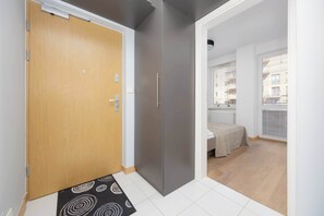 2 Schlafzimmer, Schreibtisch, Bügeleisen/Bügelbrett, WLAN