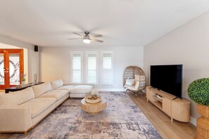 Smart TV, videojuegos, biblioteca de música