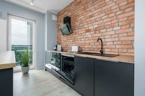 Réfrigérateur, four, plaque de cuisson, lave-vaisselle