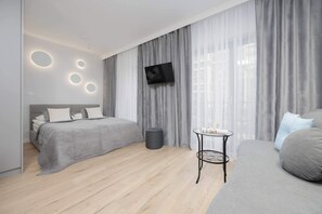 Iron/ironing board, travel cot, WiFi, bed sheets