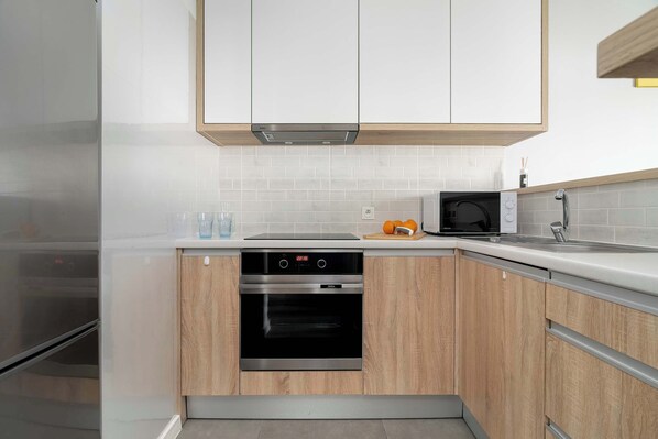 Fridge, microwave, oven, stovetop