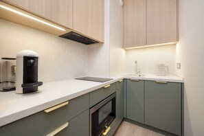 Refrigerador, microondas, parrilla de estufa y lavavajillas