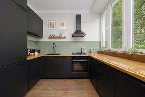 Fridge, microwave, oven, stovetop