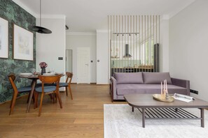 TV, offices - Wspólna 73 | Warsaw | Air Conditioned Apartment | Desk | Bathtub | Center (Warszawa)