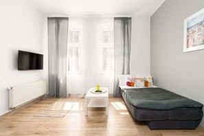 Iron/ironing board, WiFi, bed sheets - Cozy Studio in Poznan | A Place to Work (Poznań)