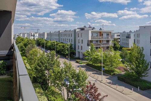 Modern Apartment | Parking, Balcony and Workspace