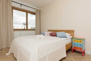 2 bedrooms, desk, iron/ironing board, travel cot