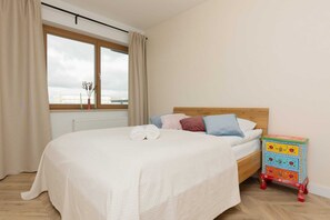 2 bedrooms, desk, iron/ironing board, travel cot